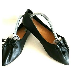 Black leather ballet flat.